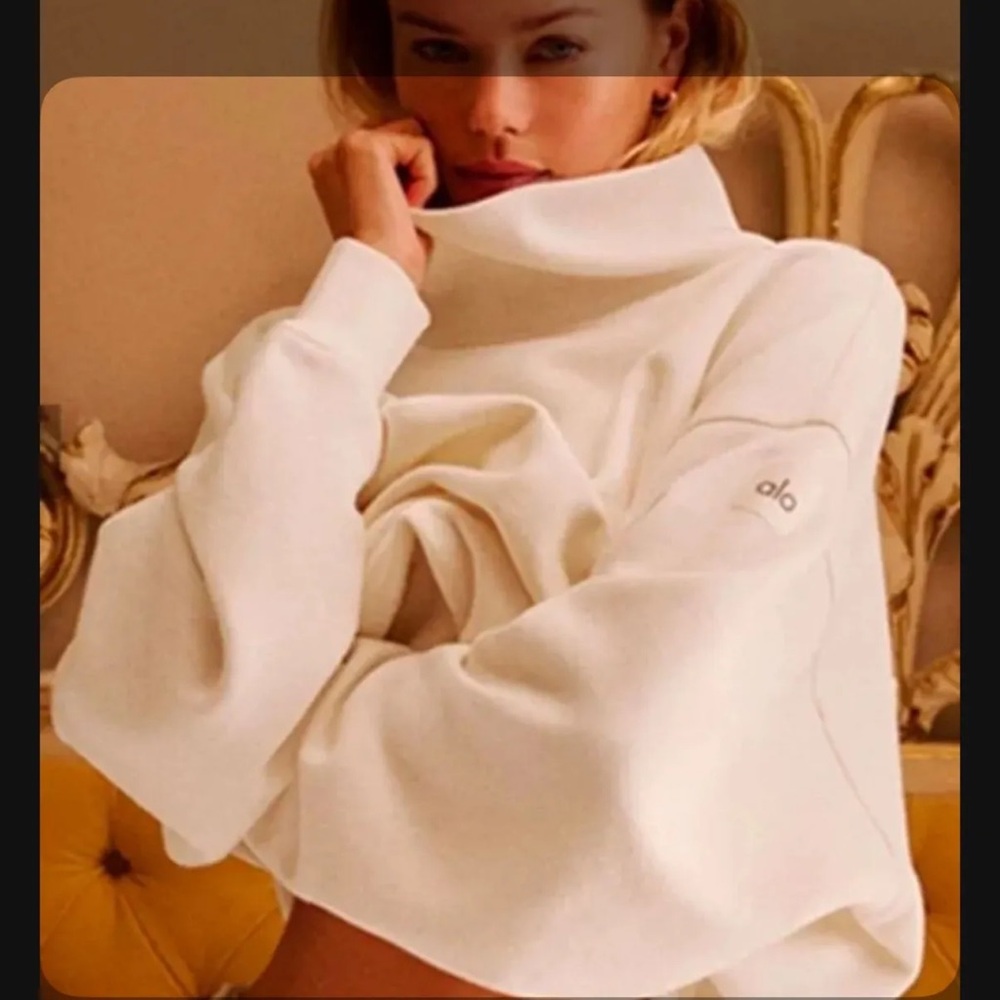 ALO Yoga Hazy Polar Fleece Cream Sweater